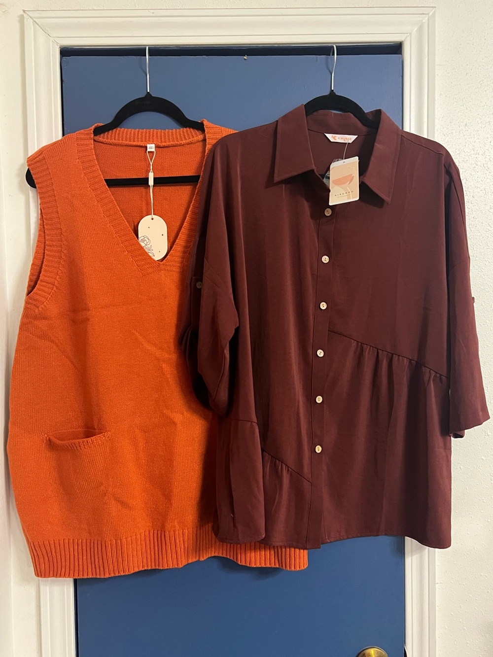 XL BUNDLE Women's Sleeveless V-Neck Knit Vest in Orange and Blouse
